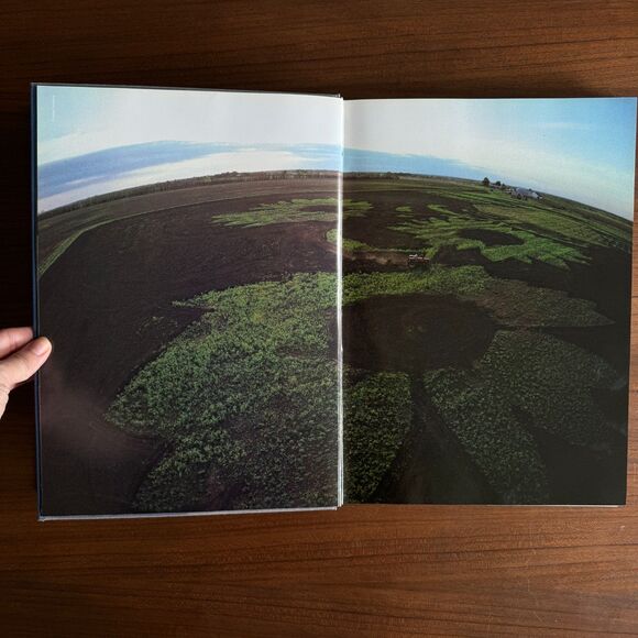 Vintage Americana Coffee Table Book - Hardcover - A Day in the Life of America - Picture 9 of 11